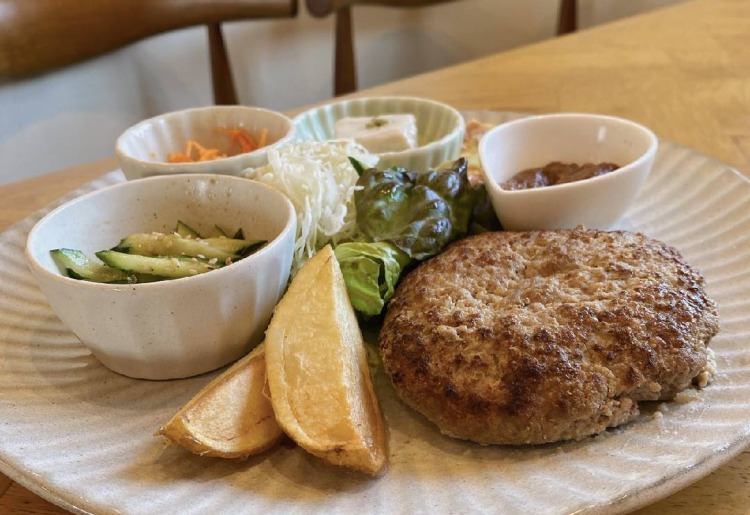  ▼C期間限定ランチ　てごねハンバーグ