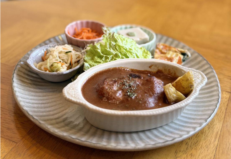 C期間限定ランチ てごねハンバーグ